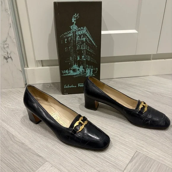 Vintage Salvatore Ferragamo Navy Leather Gancini Loafers 9.5 AA - Picture 2 of 10